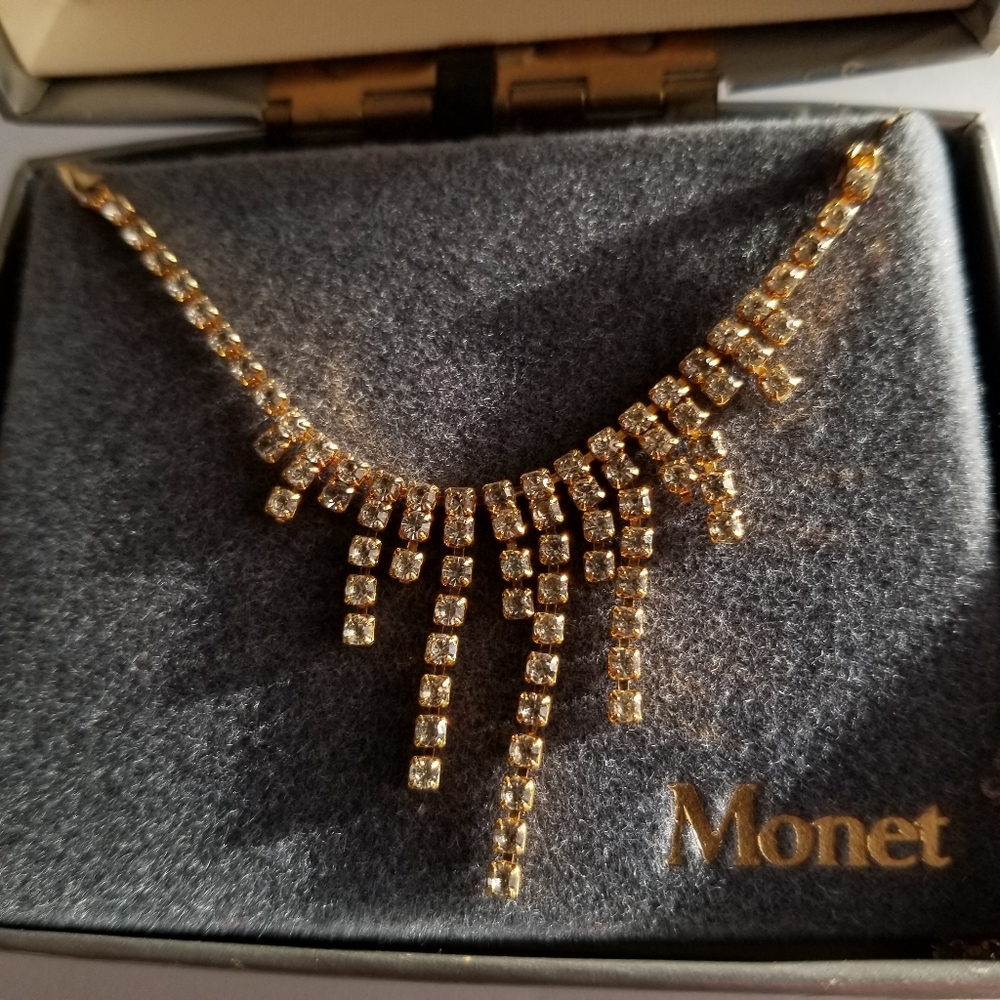 Vintage Monet necklace clear rhinestones gold tone metal - Picture 9 of 17